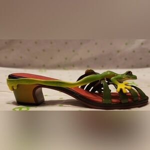 Ribeting Red Eyed Frog Sandle 2000 Just the Right Shoe T26